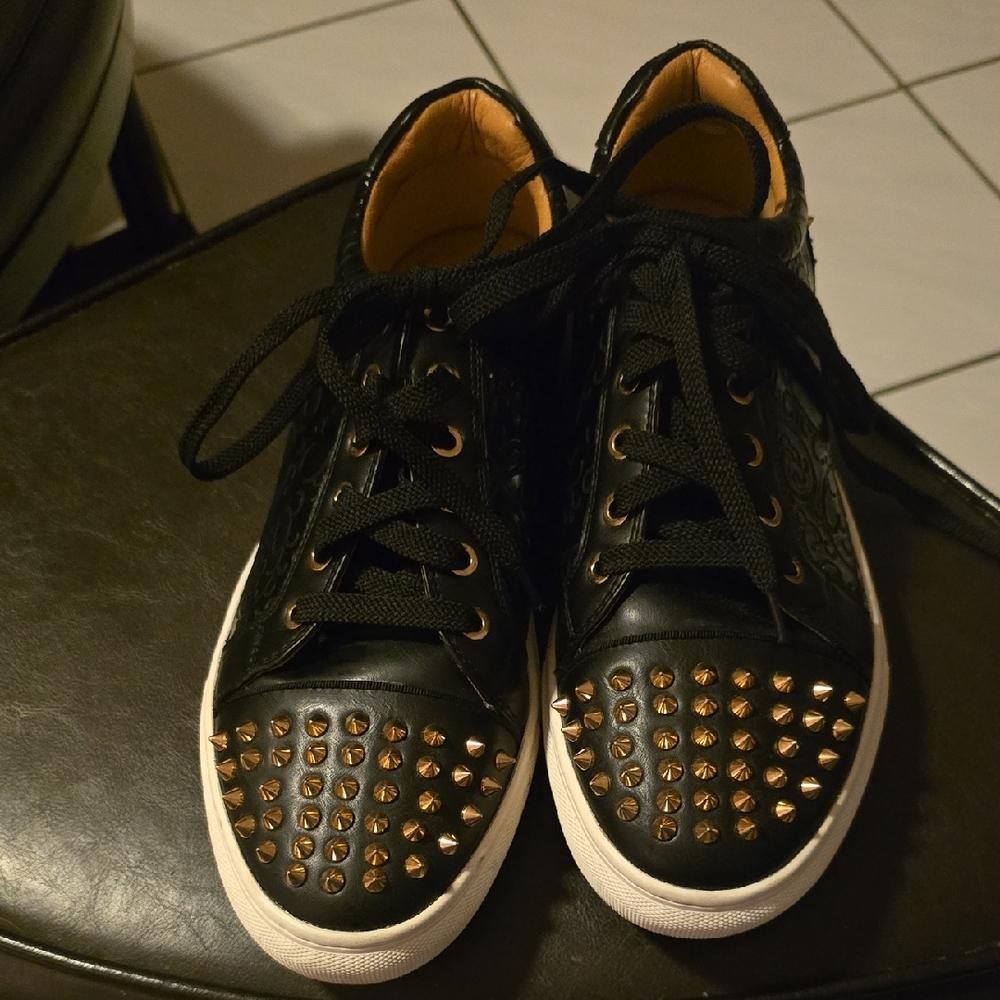 Jitai Mens Fashion Sneakers EUC